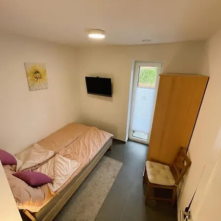 85qm Neubau-wohnung Fuer 5-6 Personen, 2 Badezimmer & 3 Schlafzimmer *