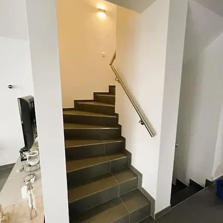 85qm Neubau-wohnung Fuer 5-6 Personen, 2 Badezimmer & 3 Schlafzimmer Apartmán *