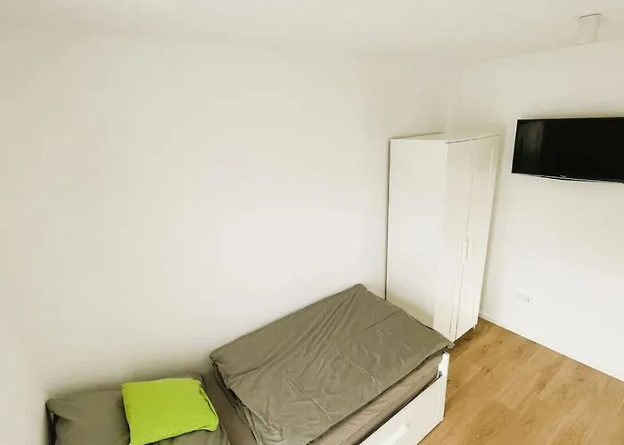 Apartament 85qm Neubau-wohnung Fuer 5-6 Personen, 2 Badezimmer & 3 Schlafzimmer *