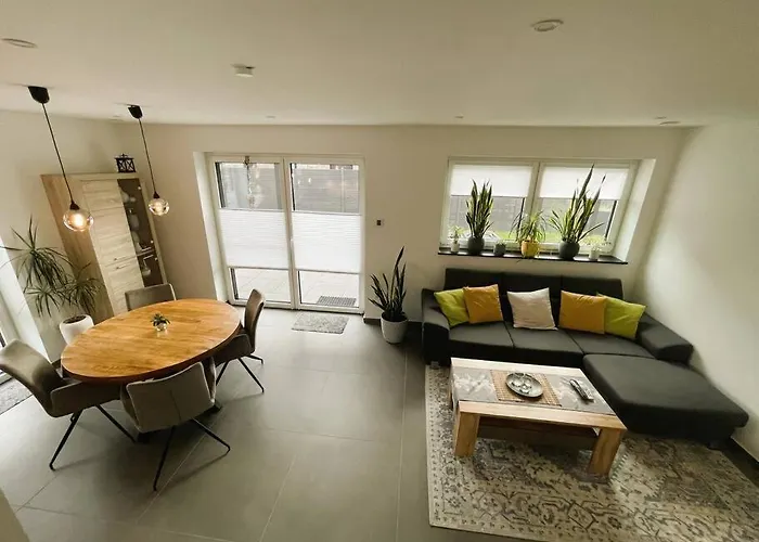 85qm Neubau-wohnung Fuer 5-6 Personen, 2 Badezimmer & 3 Schlafzimmer