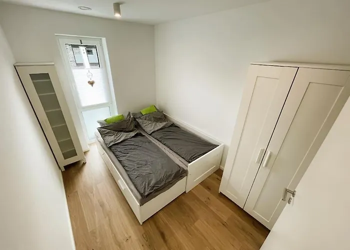 85qm Neubau-wohnung Fuer 5-6 Personen, 2 Badezimmer & 3 Schlafzimmer