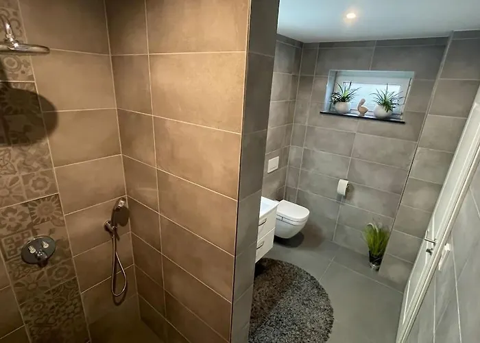 Apartament 85qm Neubau-wohnung Fuer 5-6 Personen, 2 Badezimmer & 3 Schlafzimmer *