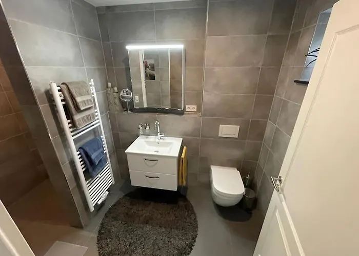 Apartament 85qm Neubau-wohnung Fuer 5-6 Personen, 2 Badezimmer & 3 Schlafzimmer *