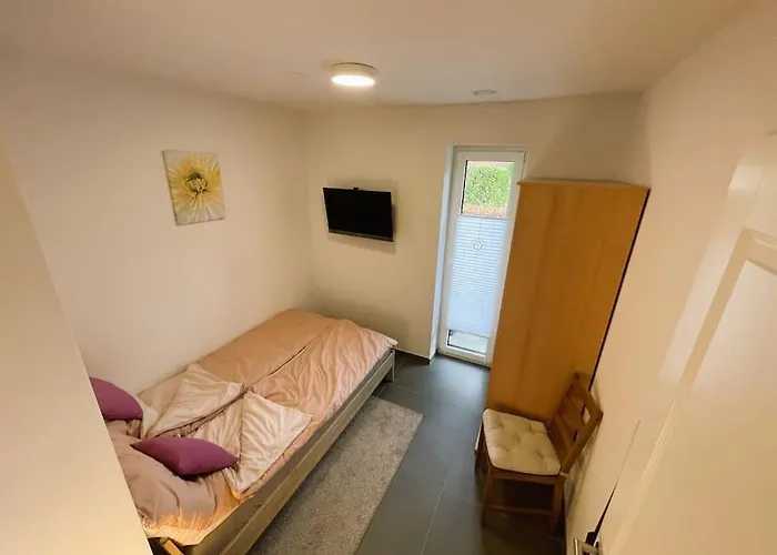 85qm Neubau-wohnung Fuer 5-6 Personen, 2 Badezimmer & 3 Schlafzimmer *