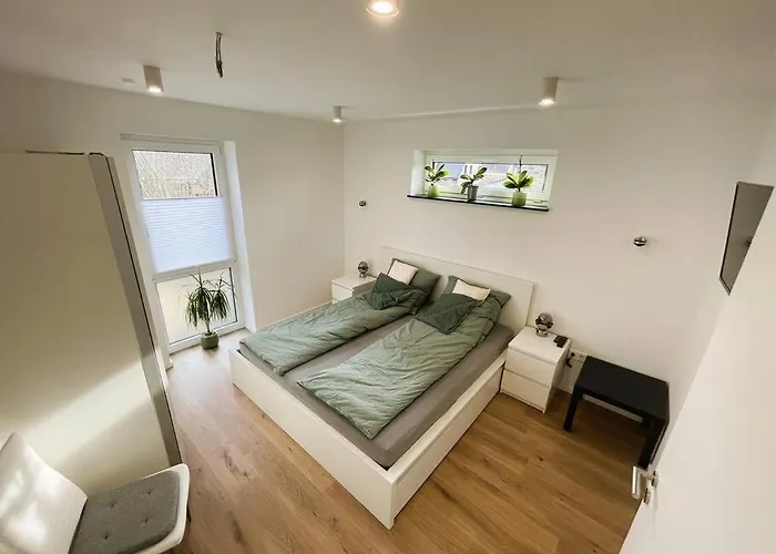 85qm Neubau-wohnung Fuer 5-6 Personen, 2 Badezimmer & 3 Schlafzimmer *