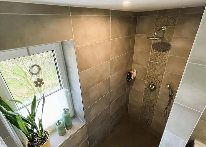 Apartament 85qm Neubau-wohnung Fuer 5-6 Personen, 2 Badezimmer & 3 Schlafzimmer