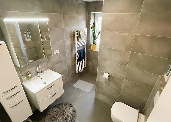 85qm Neubau-wohnung Fuer 5-6 Personen, 2 Badezimmer & 3 Schlafzimmer Apartament *